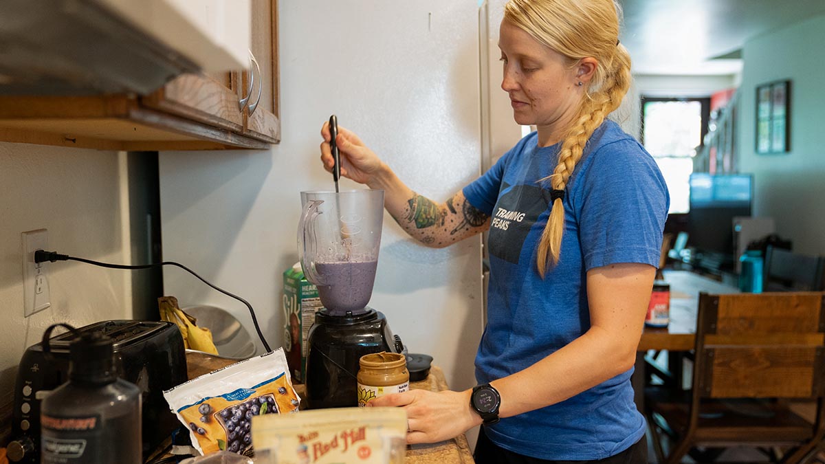 Gut Training–90g Carb Limit A Woman In Her Kitchen Mixing A Smoothie For A Post Ride Meal