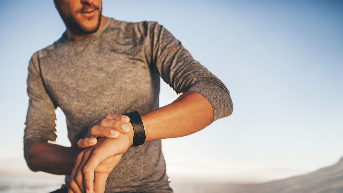 Heart Rate Variability 1200px A Male Runner Looking At His Watch In The Early Morning