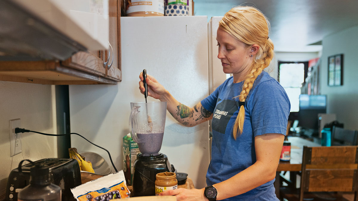Platn Based Diets Athletes A Woman Making A Plant Based Smoothie In Her Kitchen